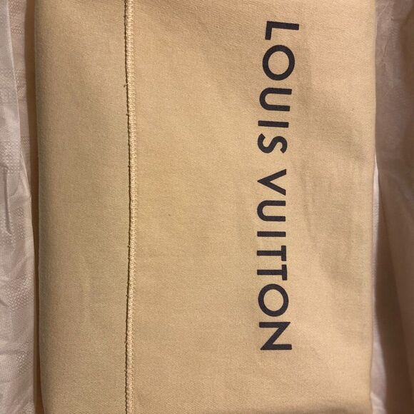 louis vuitton toiletry bag 26 - Picture 4 of 4